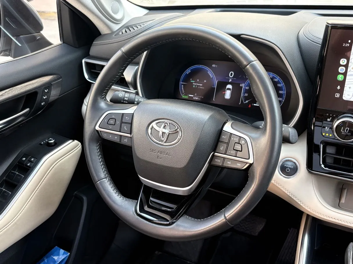 Car image 24