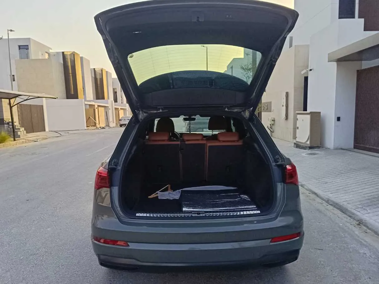 Car image 26