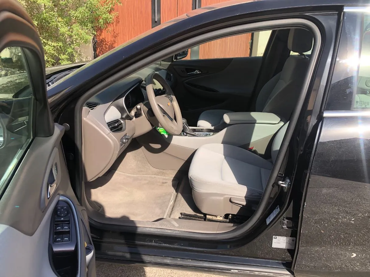Car image 11