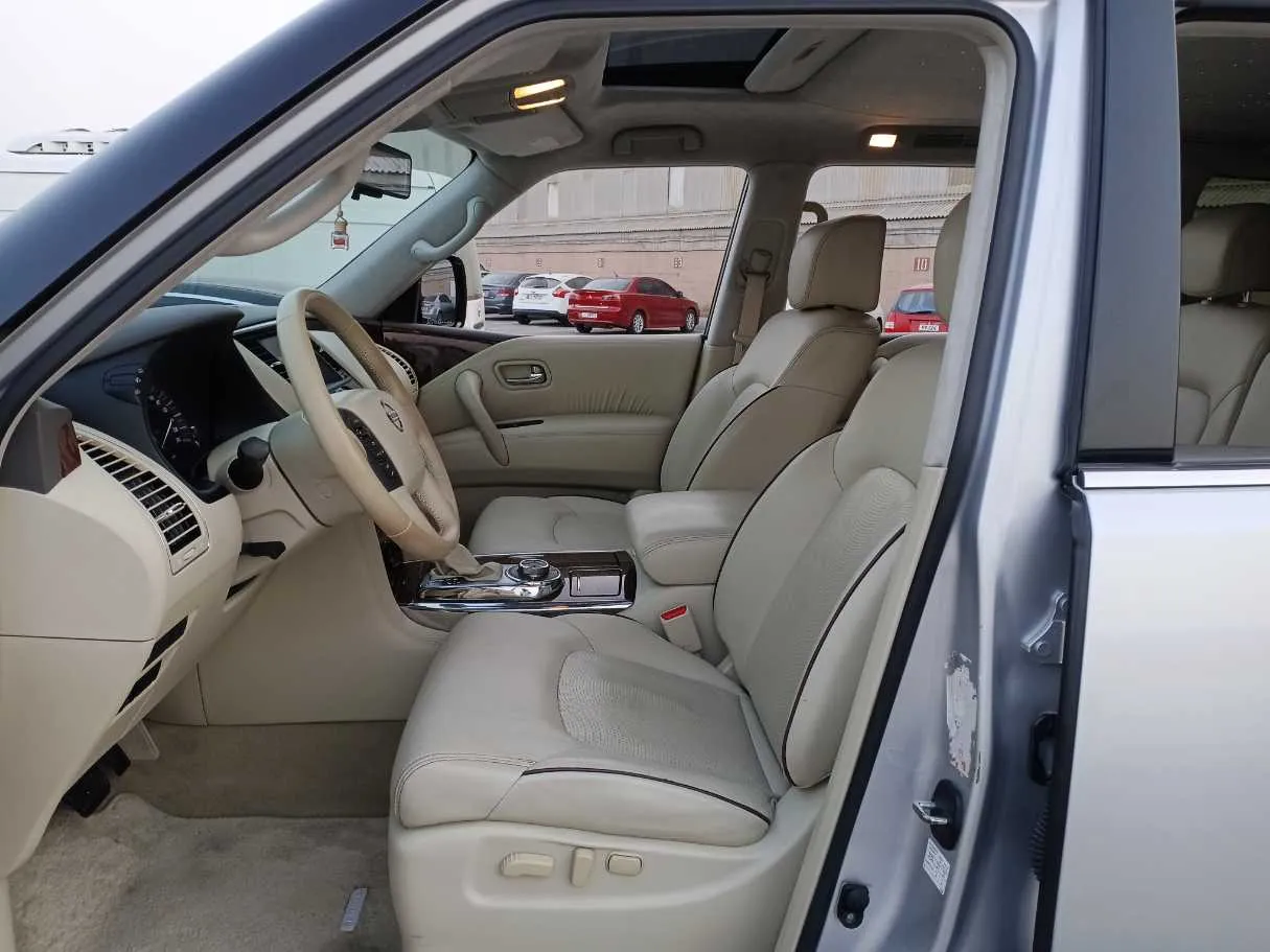 Car image 12