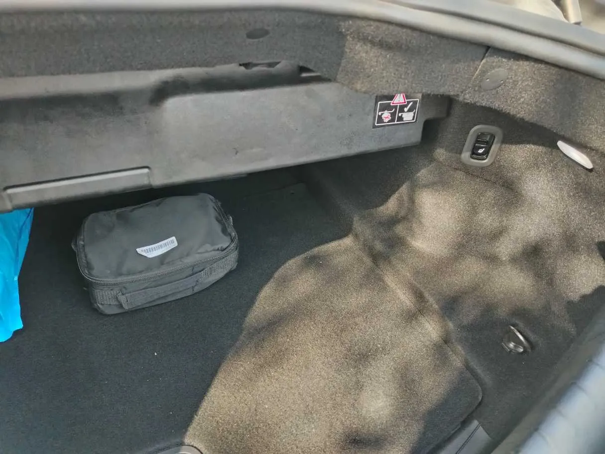 Car image 34