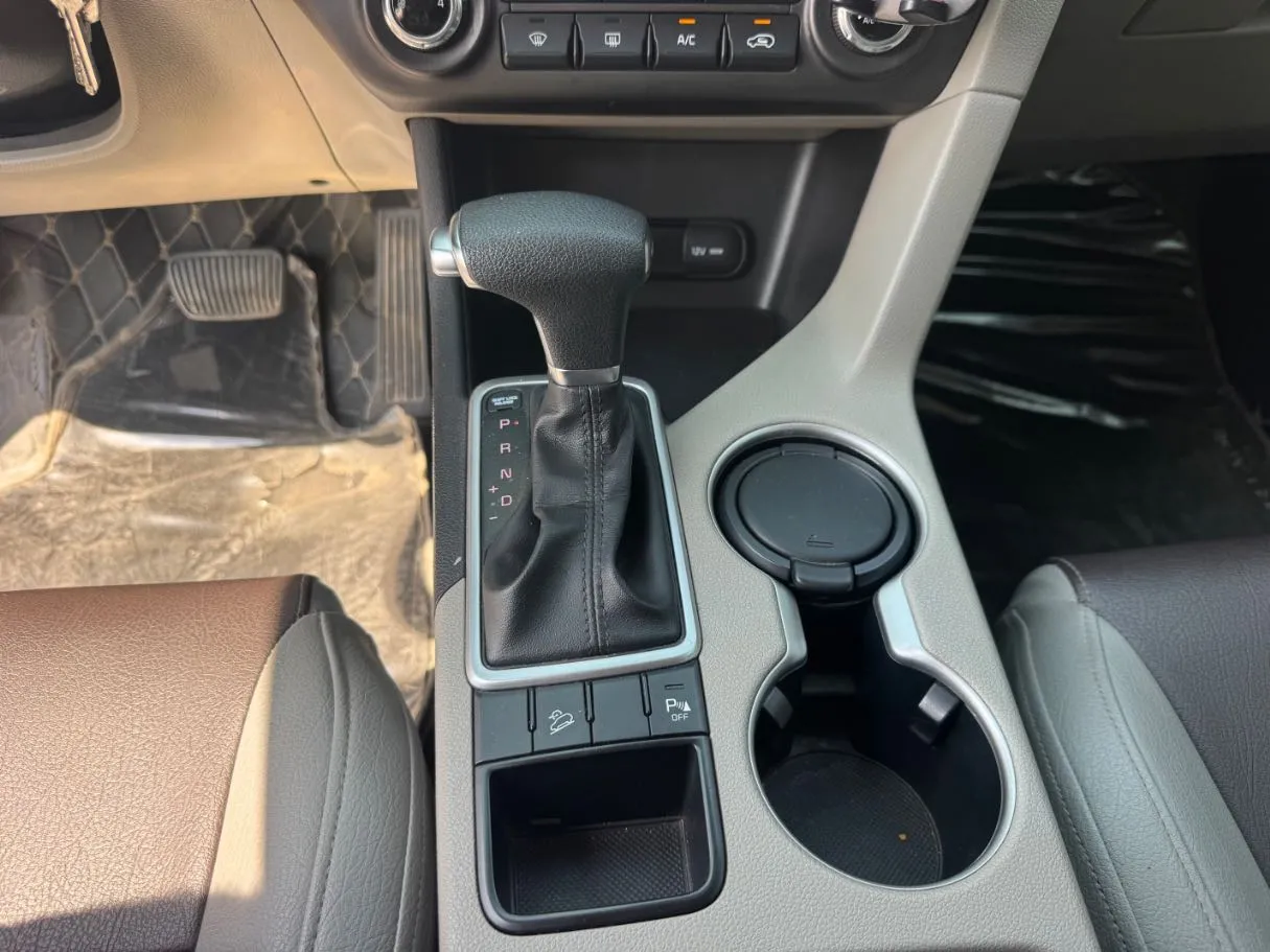Car image 15