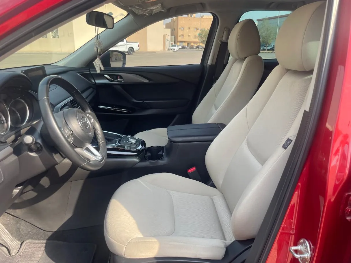 Car image 12