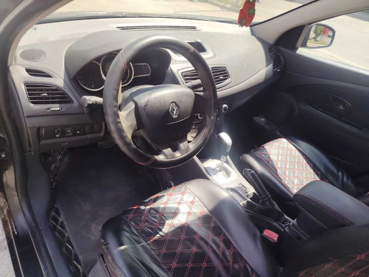 Car image 12