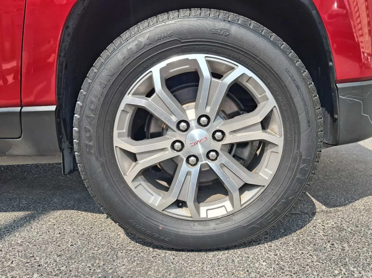 Car image 9