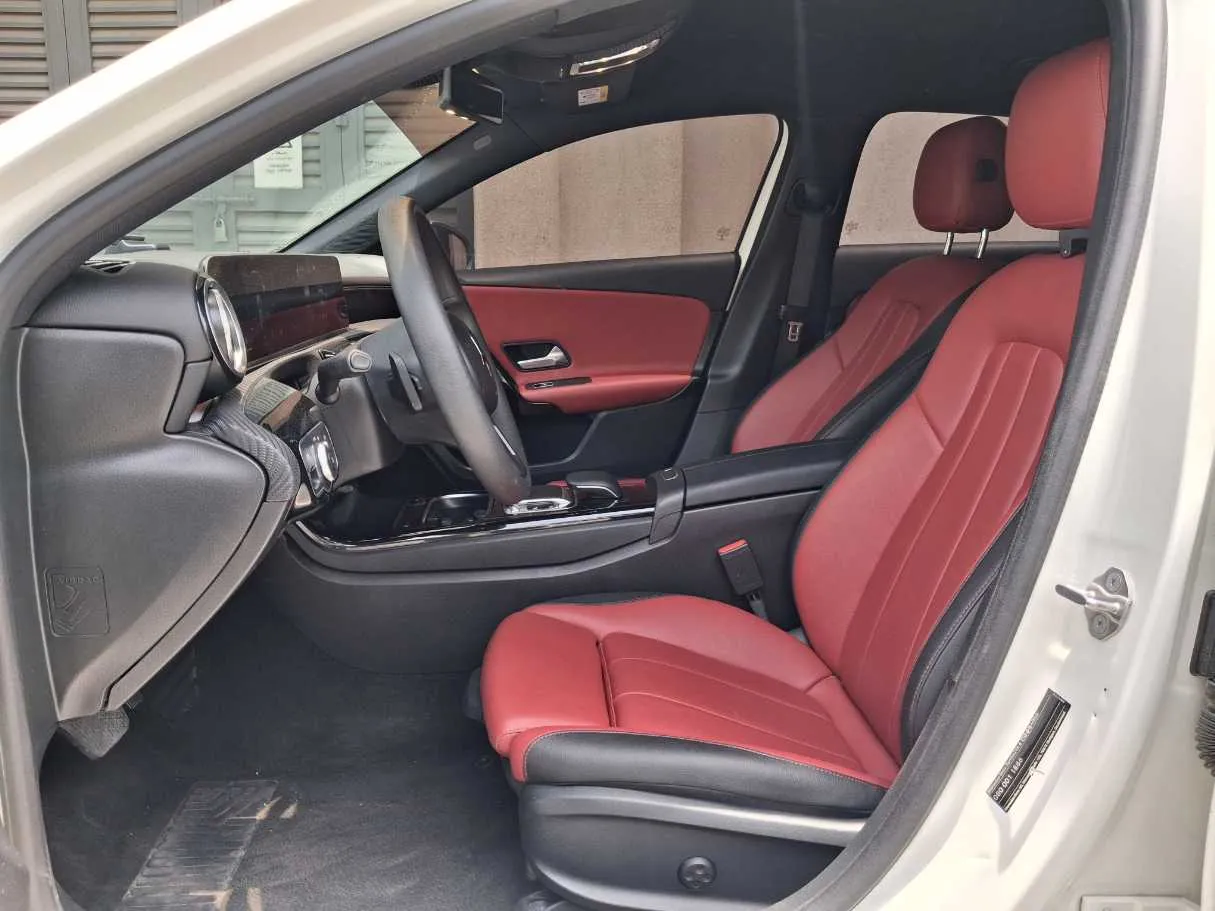 Car image 12
