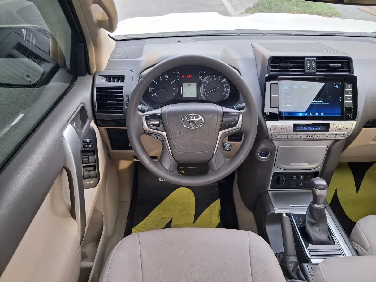 Car image 15