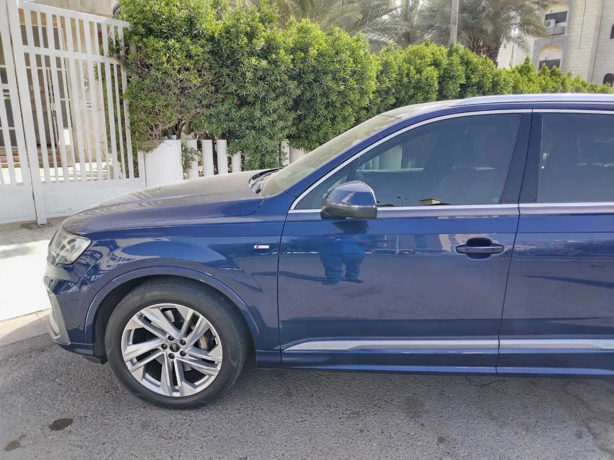 Car image 9