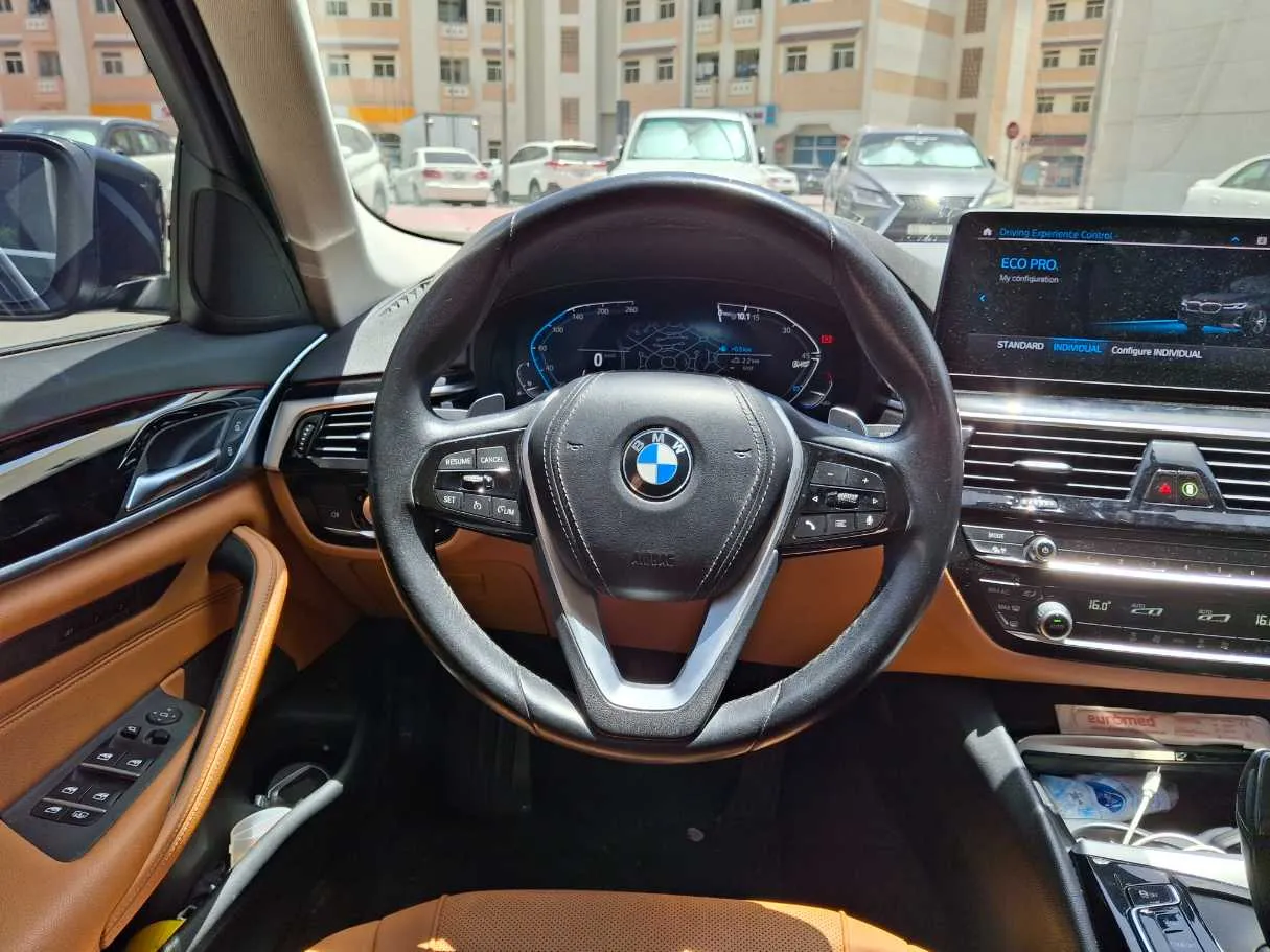 Car image 17
