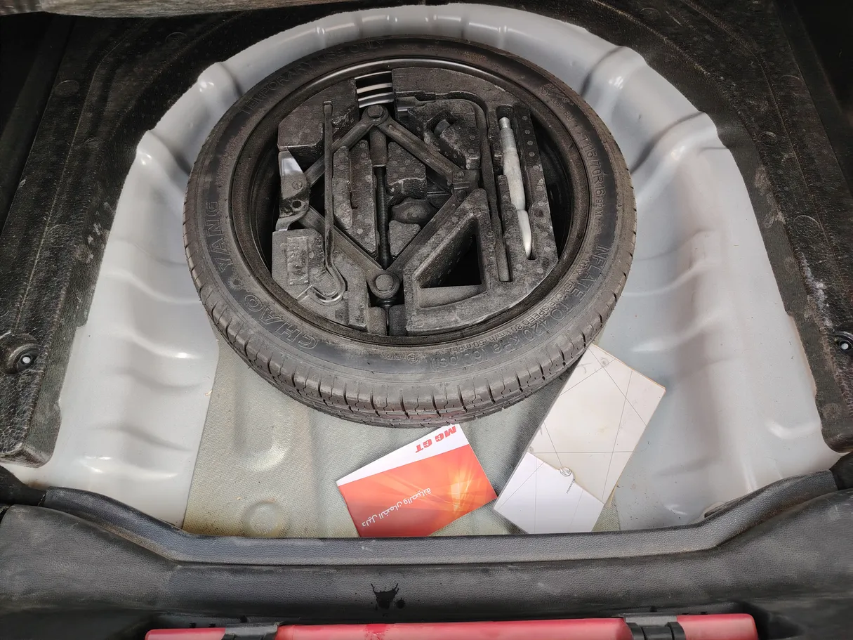 Car image 32