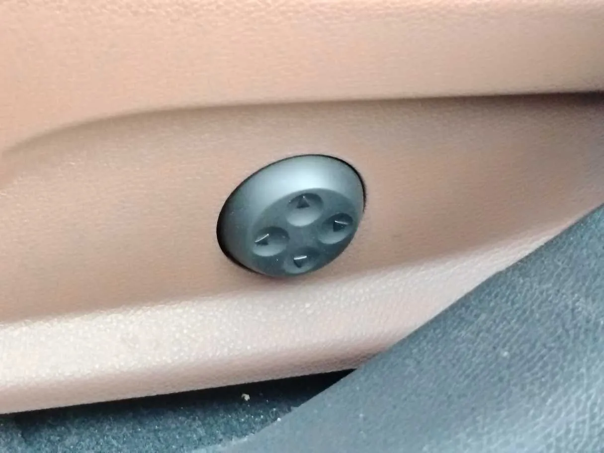 Car image 28