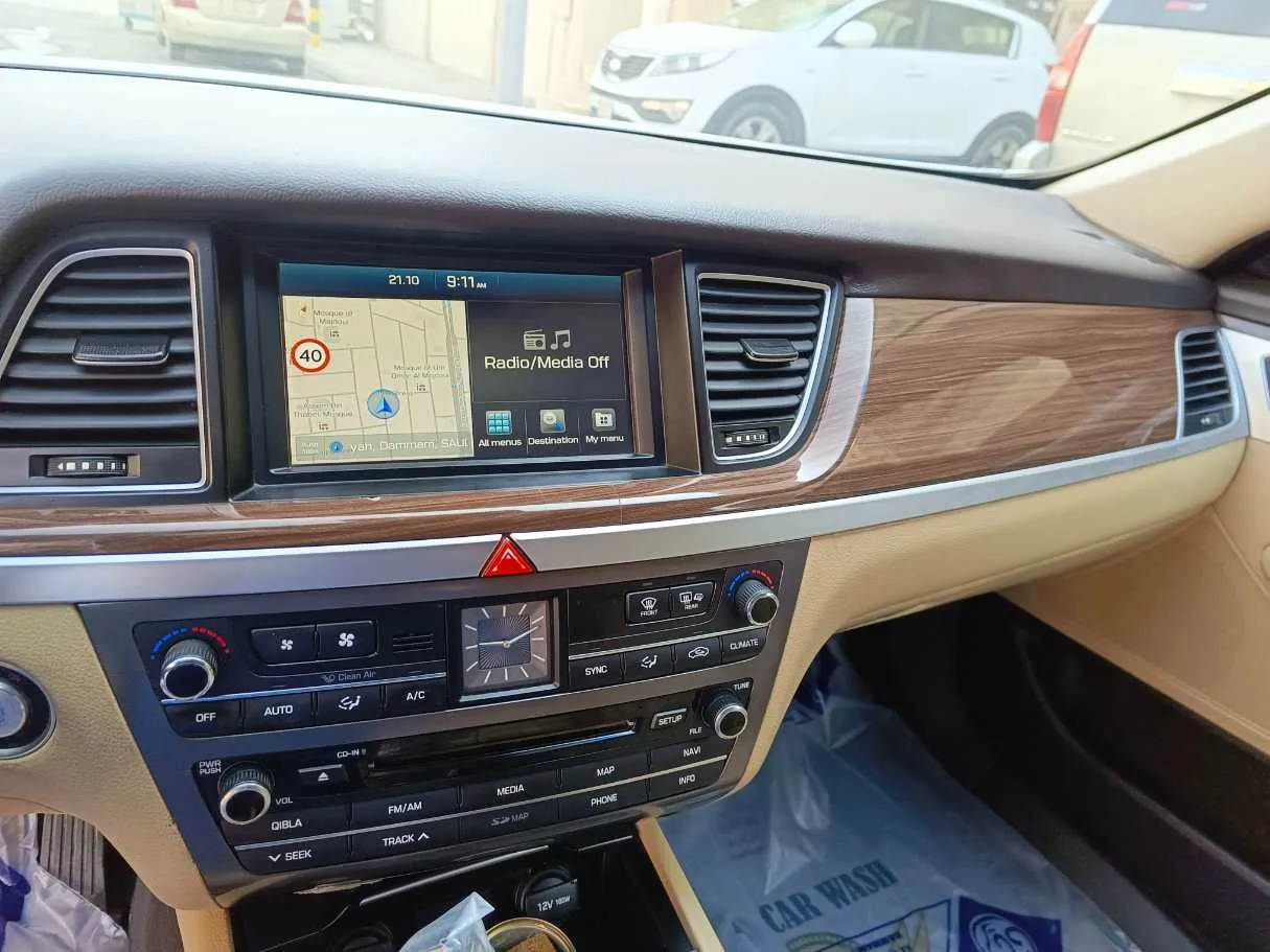 Car image 24