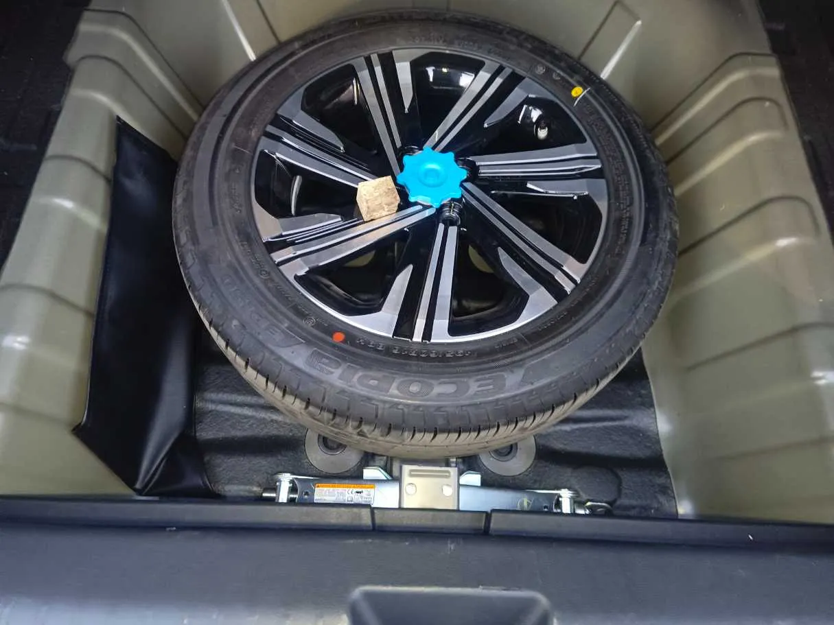 Car image 33