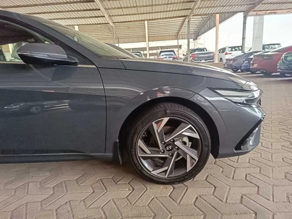 Car image 8