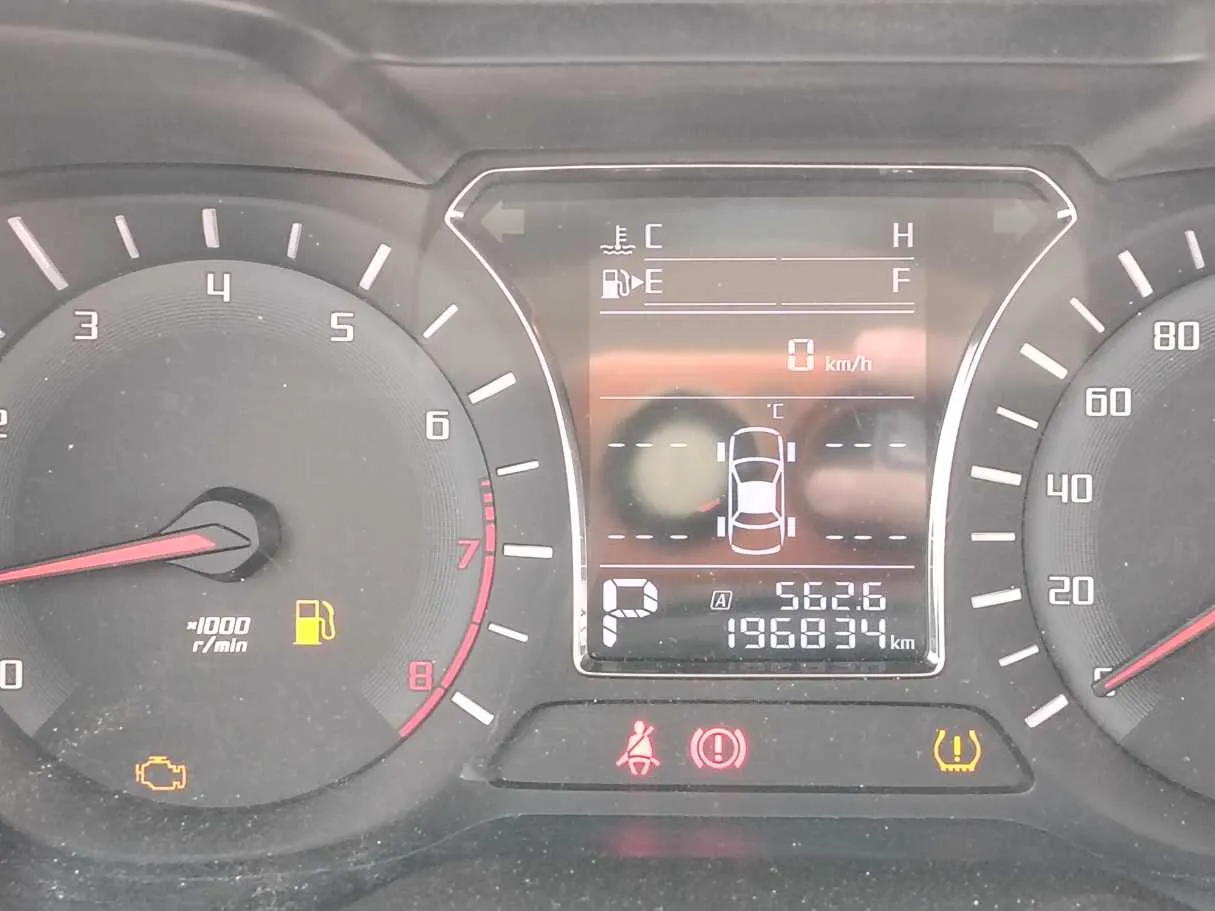 Car image 18