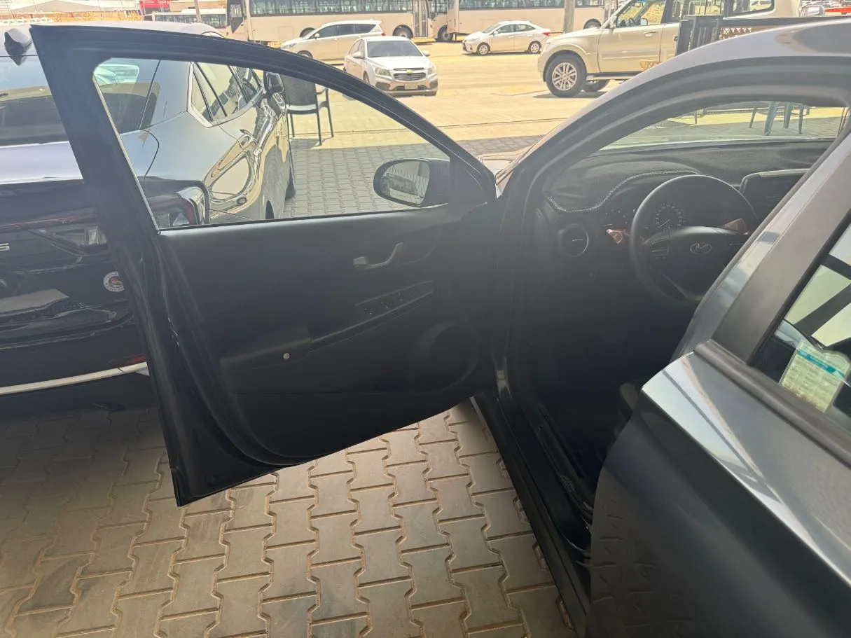 Car image 8