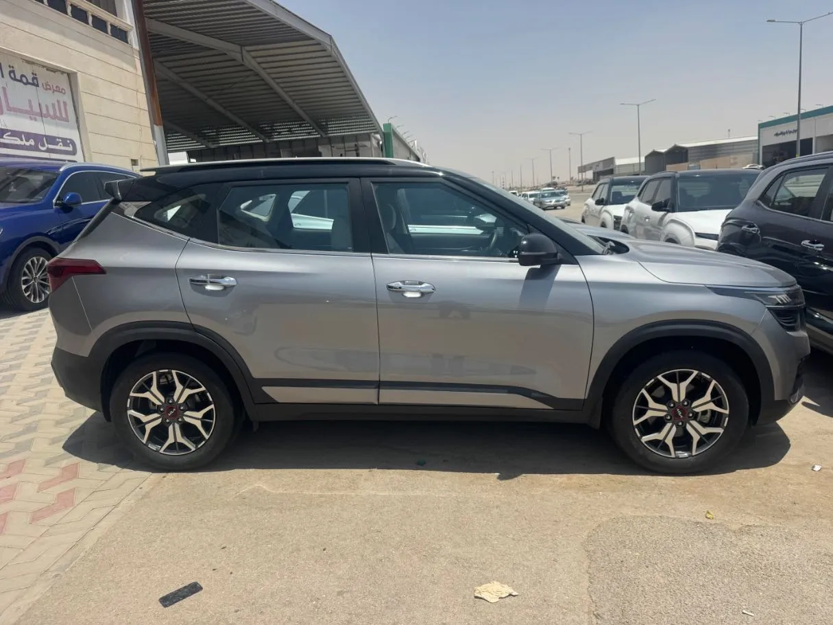 Car image 3