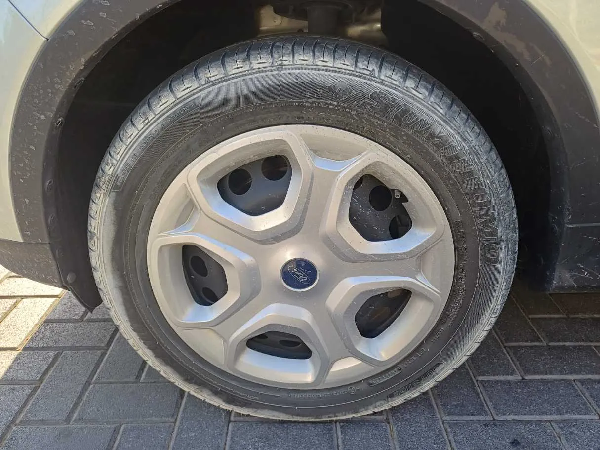 Car image 9