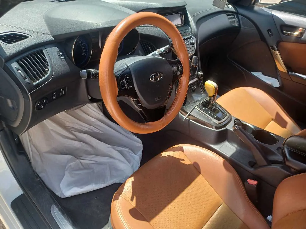 Car image 11