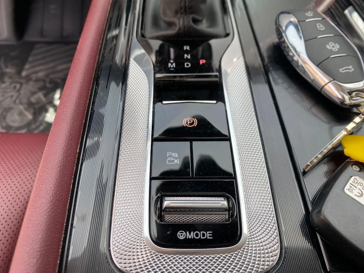 Car image 16