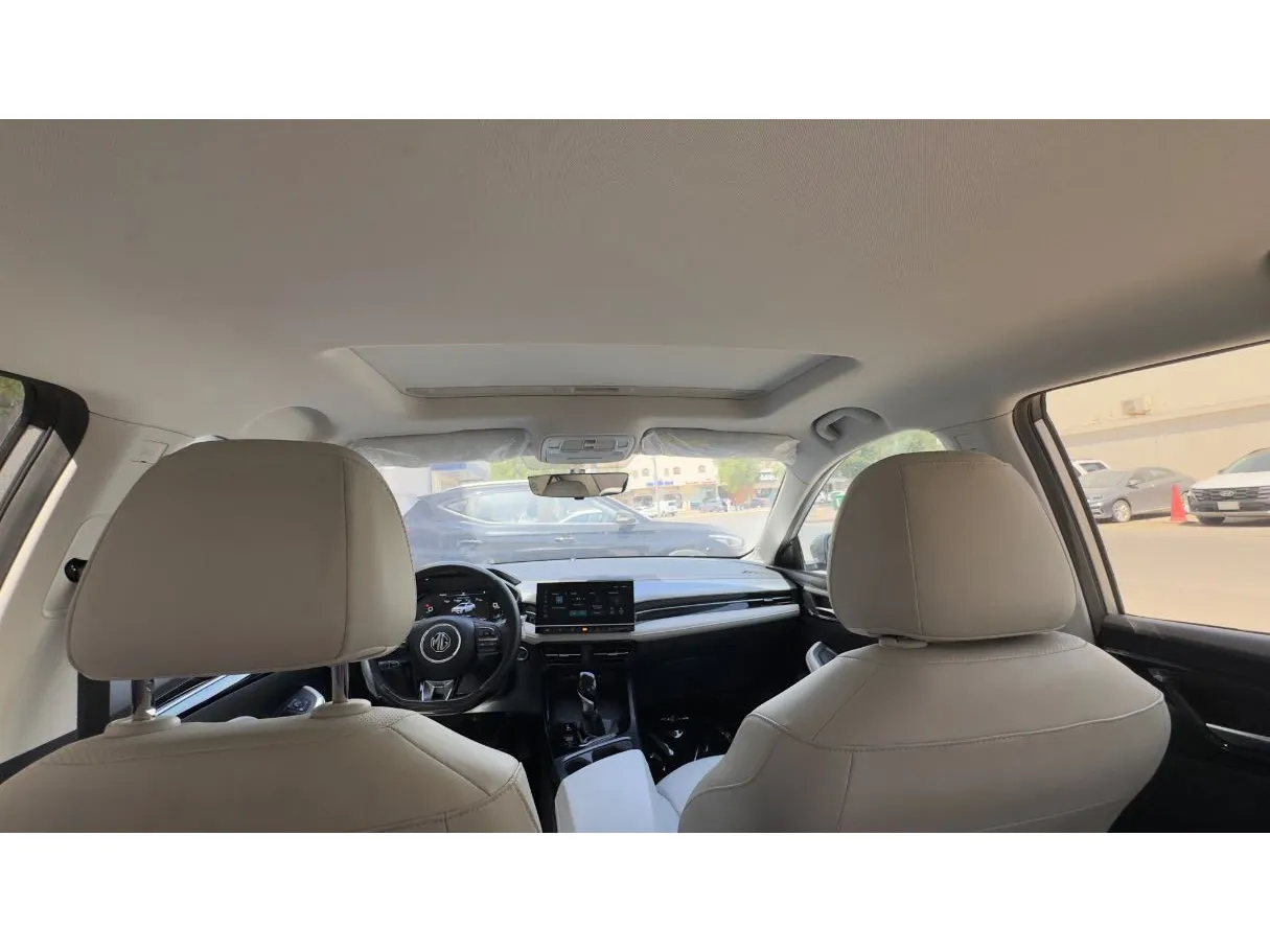 Car image 14
