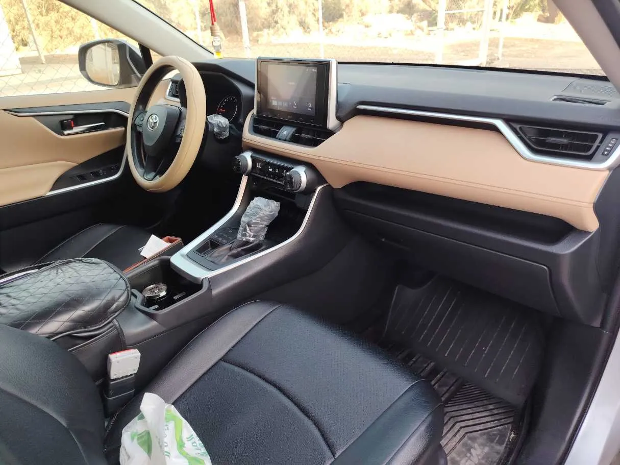 Car image 13