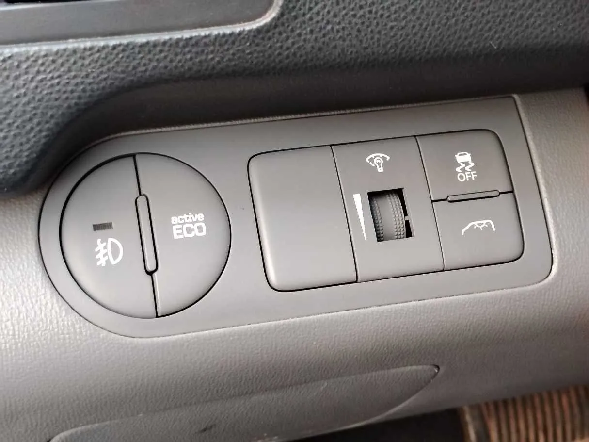 Car image 28