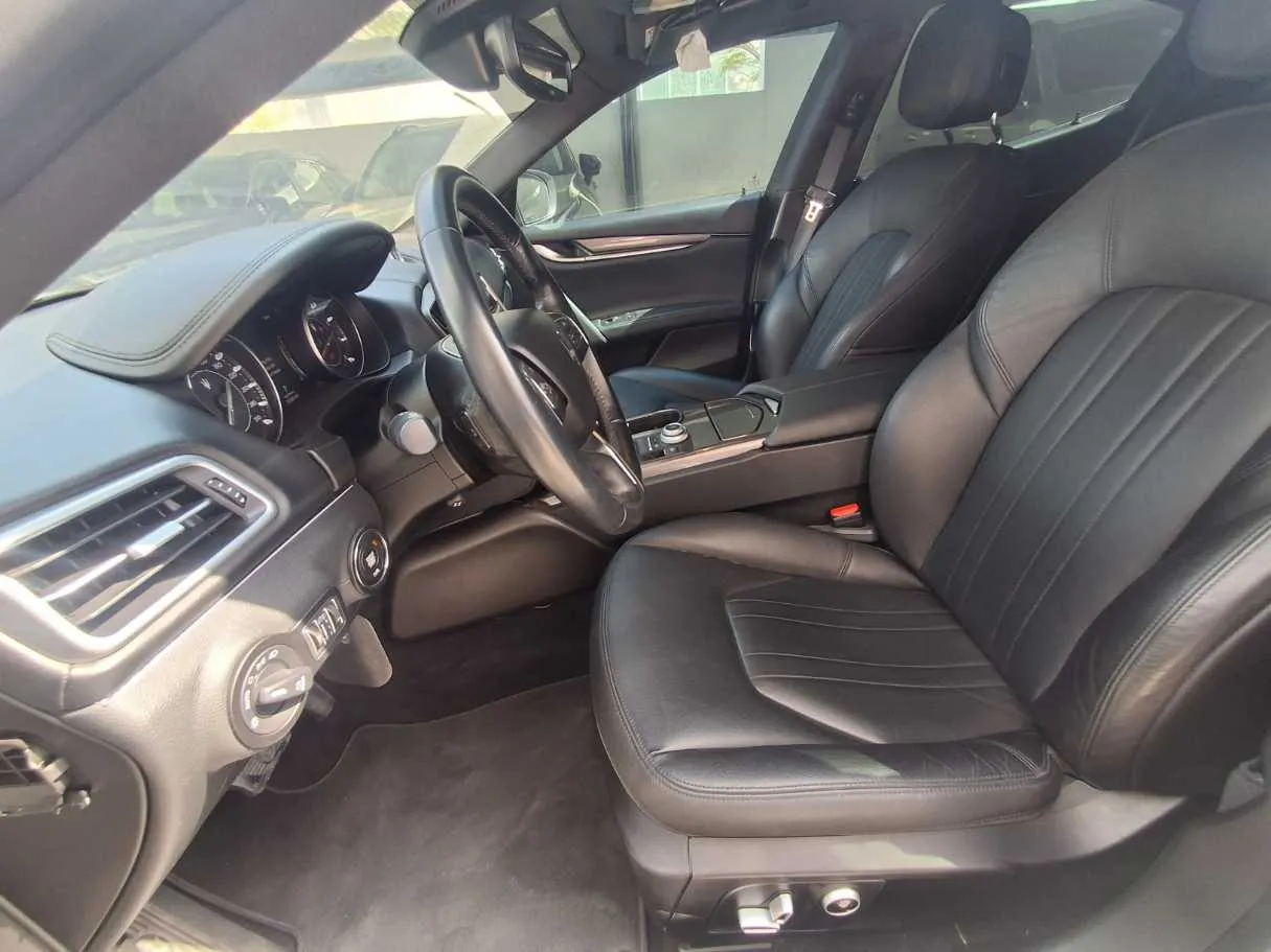 Car image 12