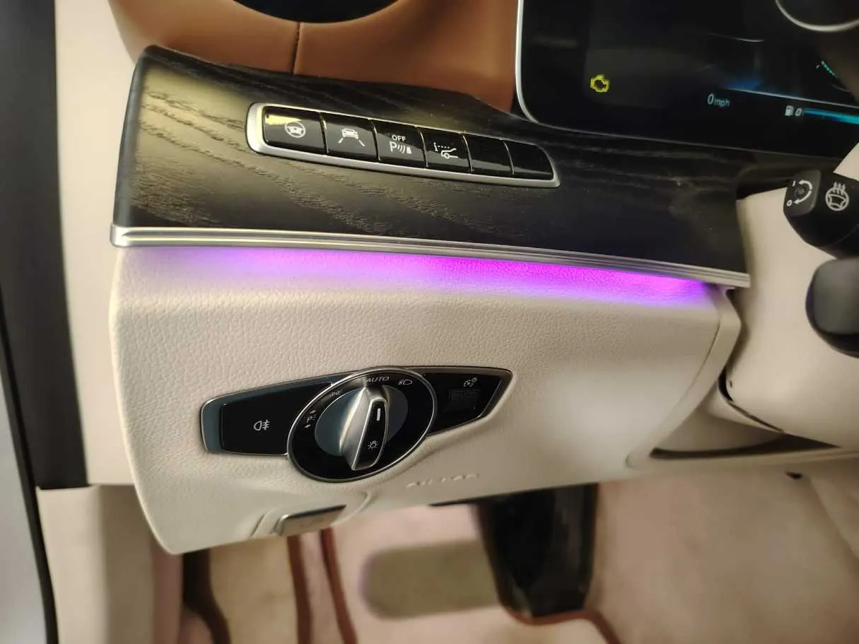 Car image 28
