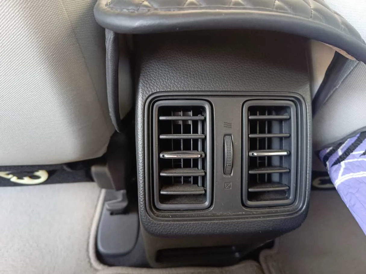 Car image 28
