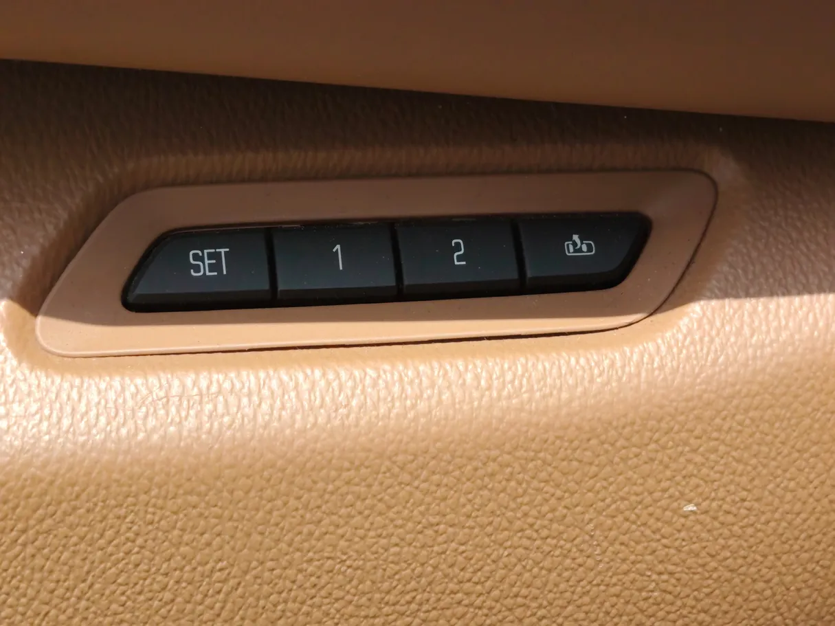 Car image 27