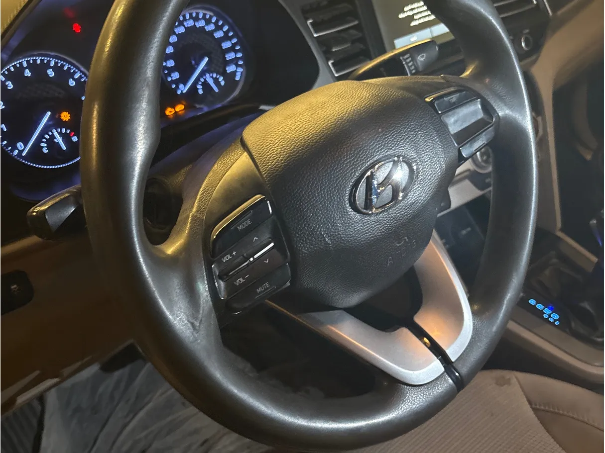 Car image 5