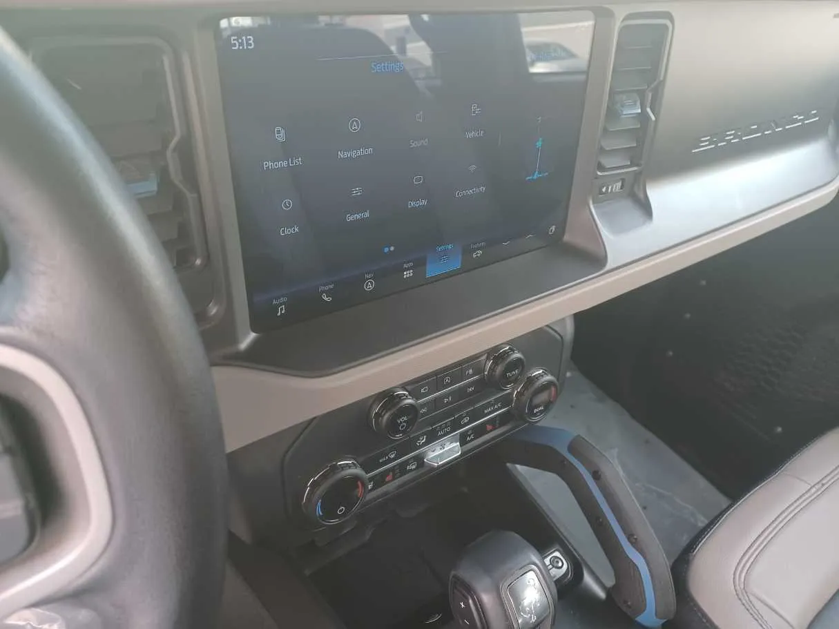 Car image 18