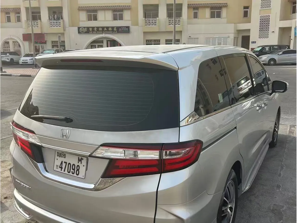 Car image 3