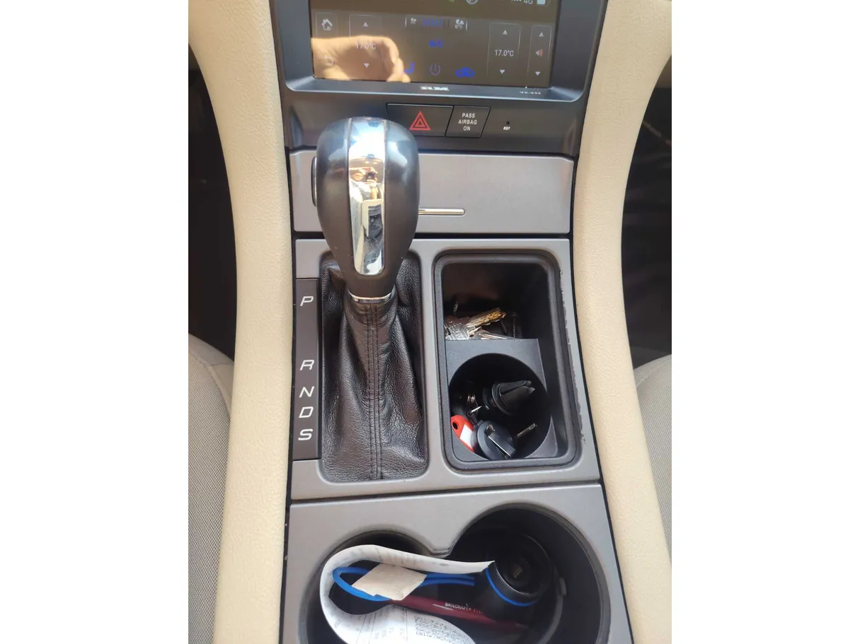 Car image 19