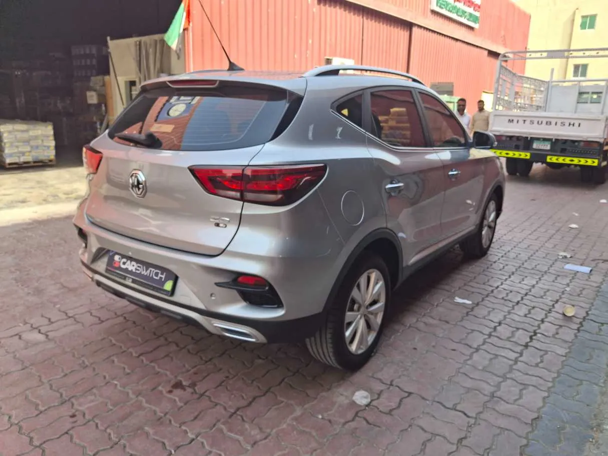 Car image 5