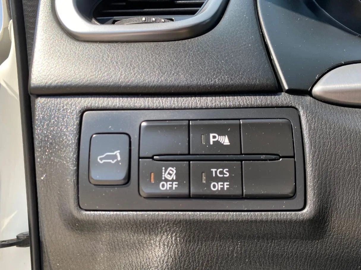 Car image 25