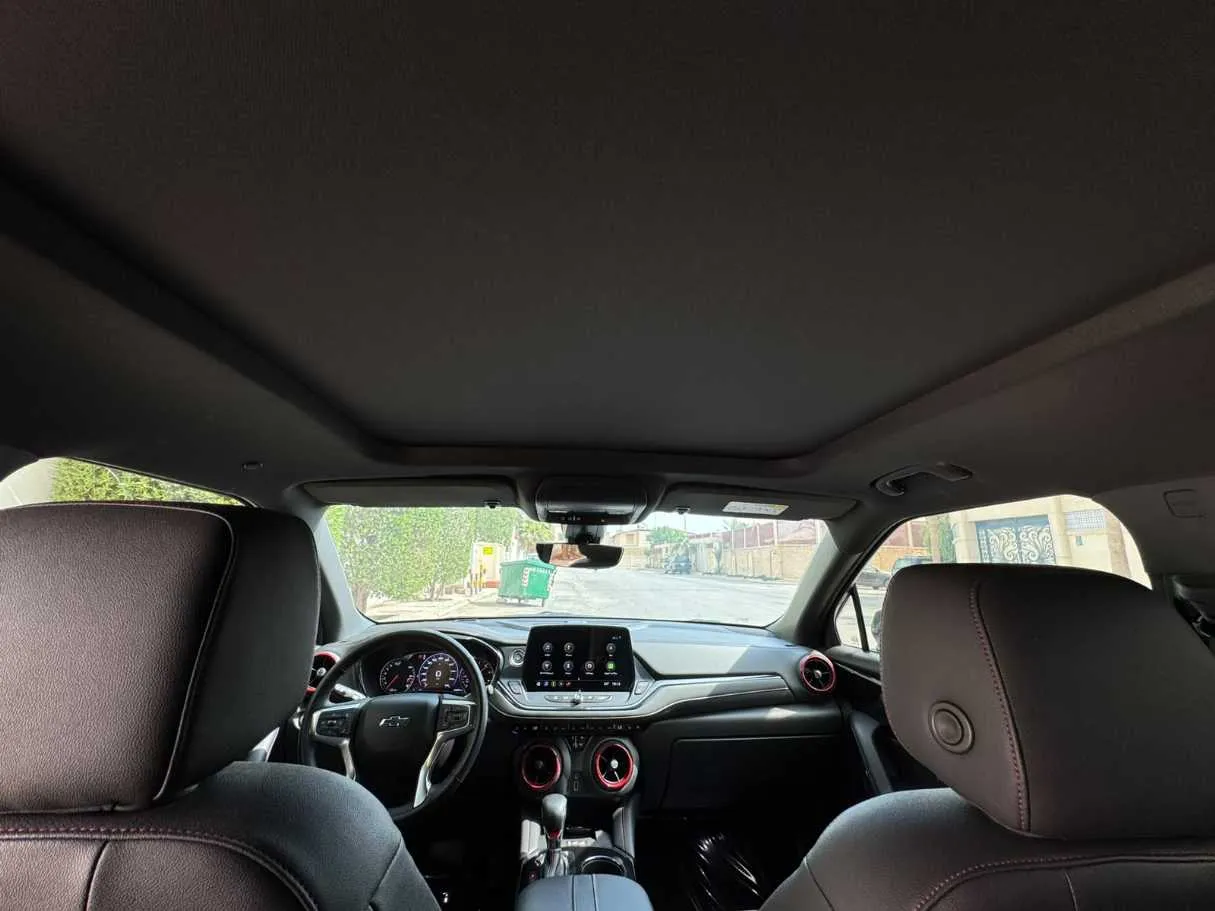 Car image 15