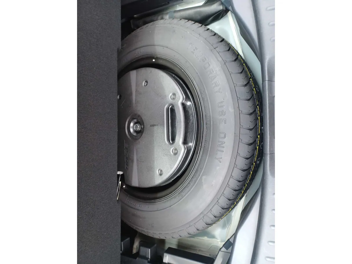 Car image 24