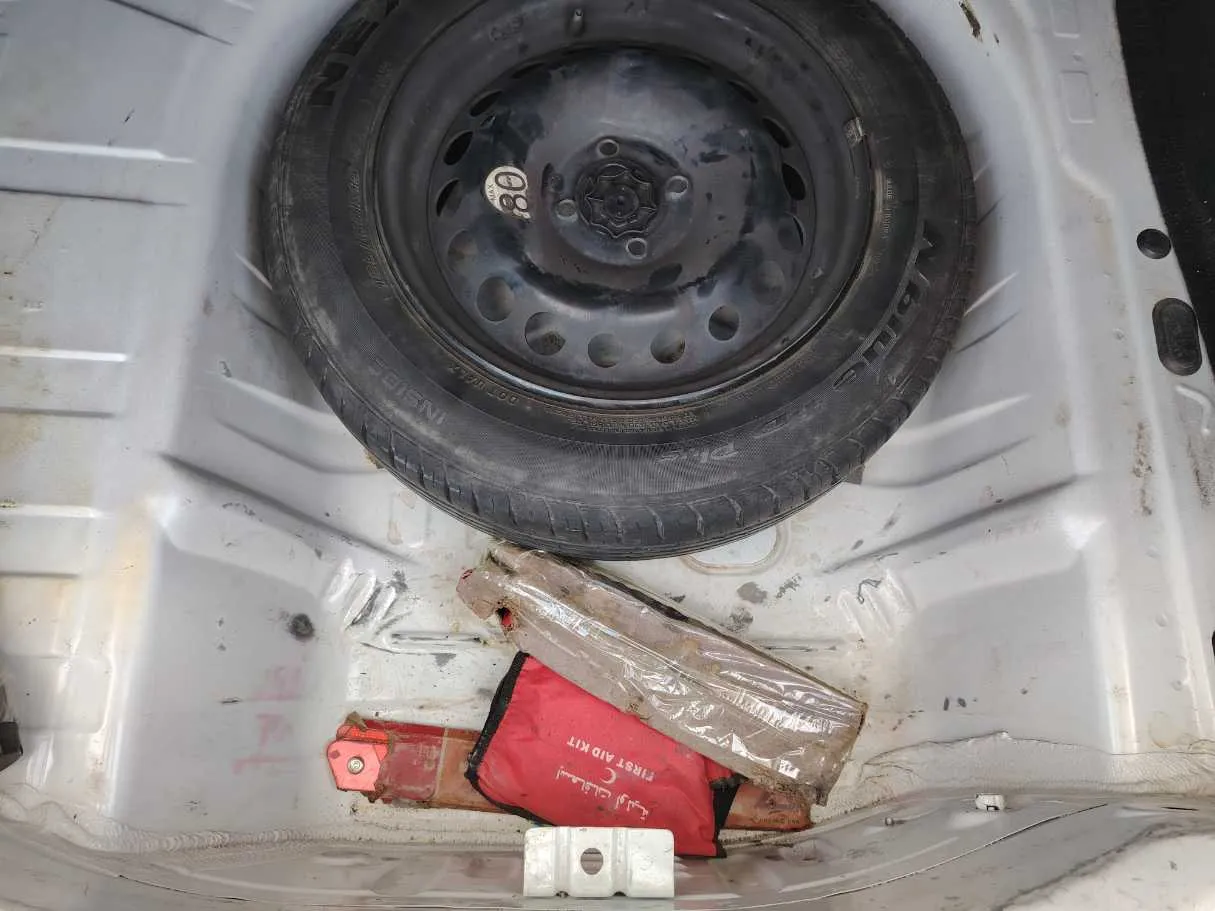 Car image 23