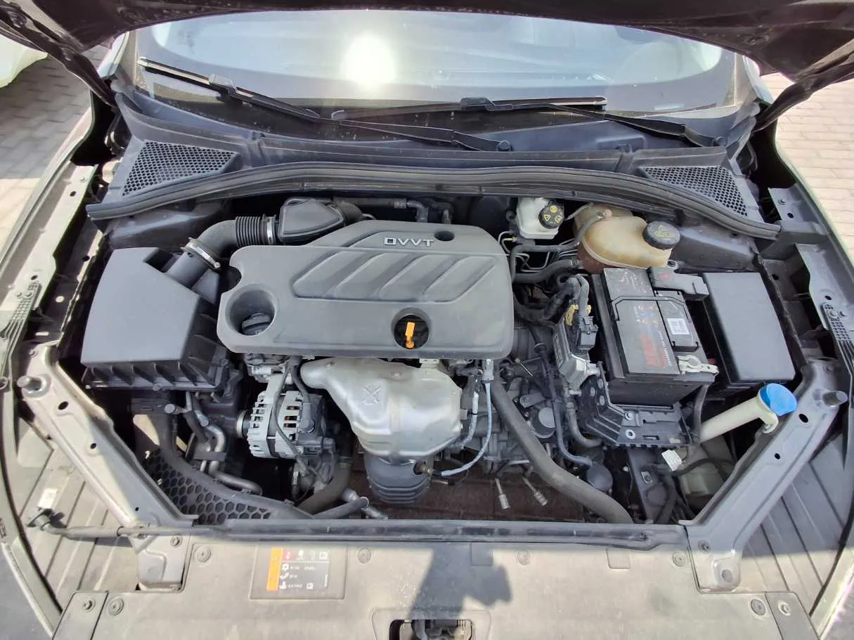 Car image 18