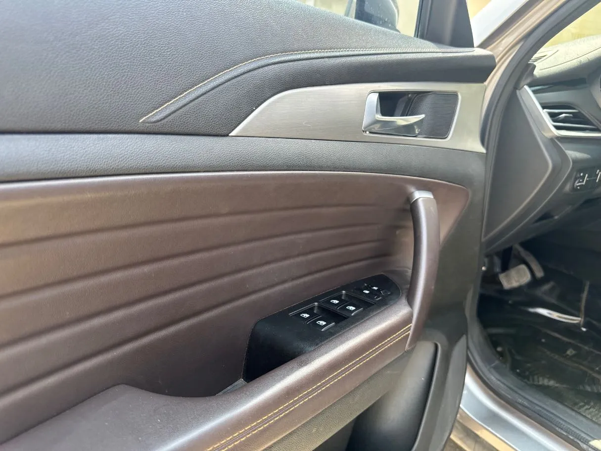 Car image 22