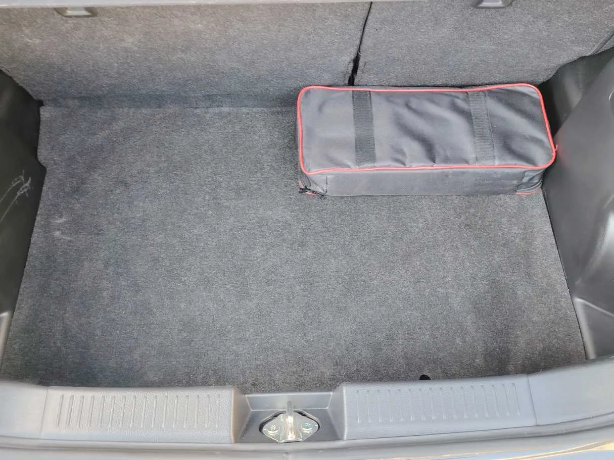 Car image 23