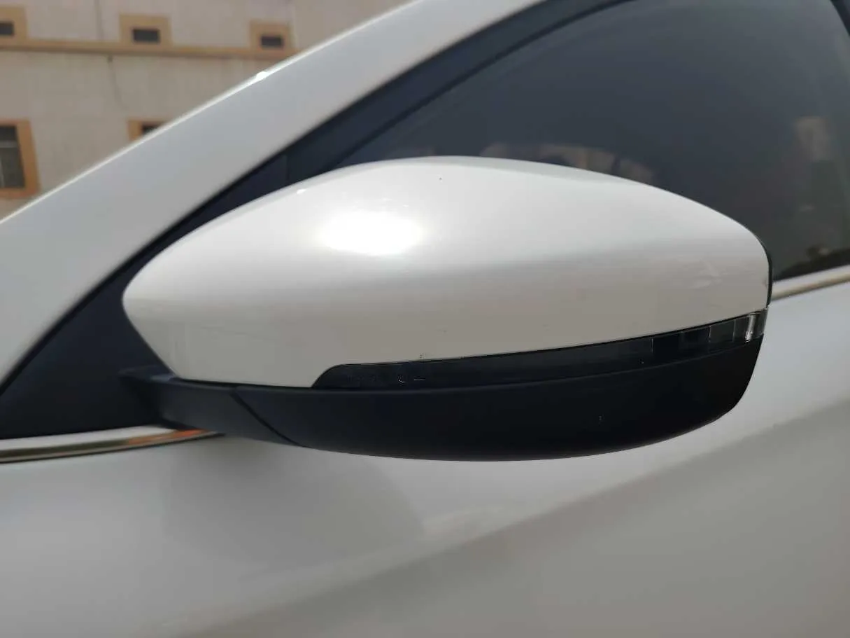 Car image 26