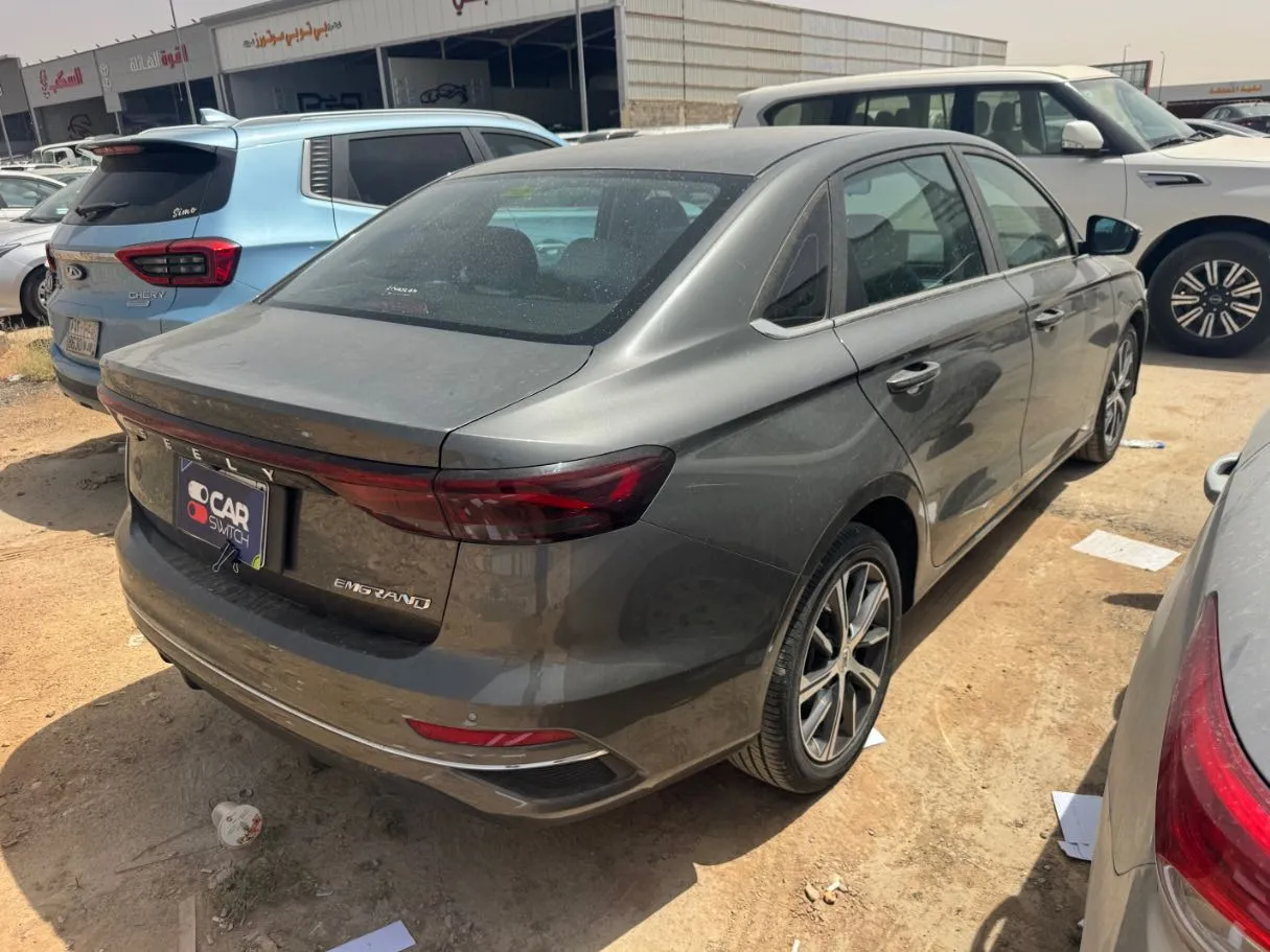 Car image 4