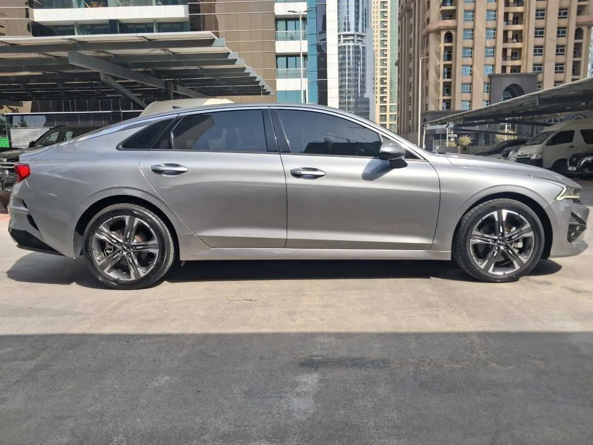 Car image 8