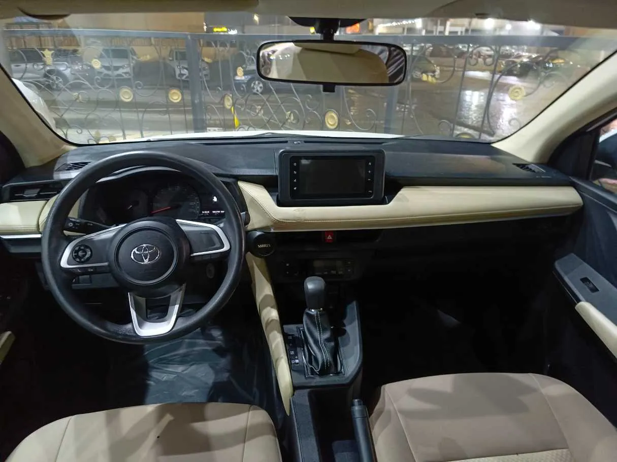 Car image 16