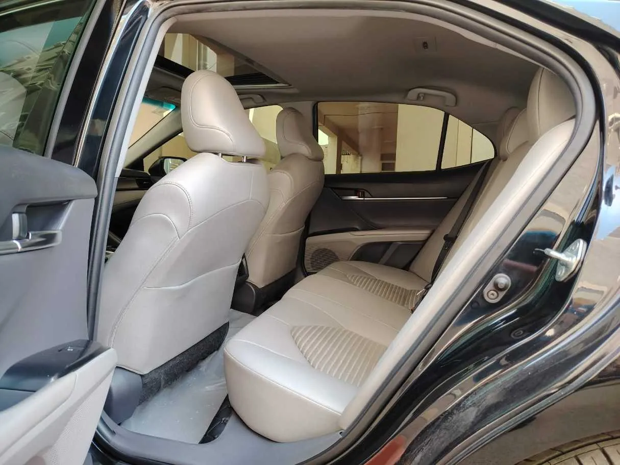Car image 19
