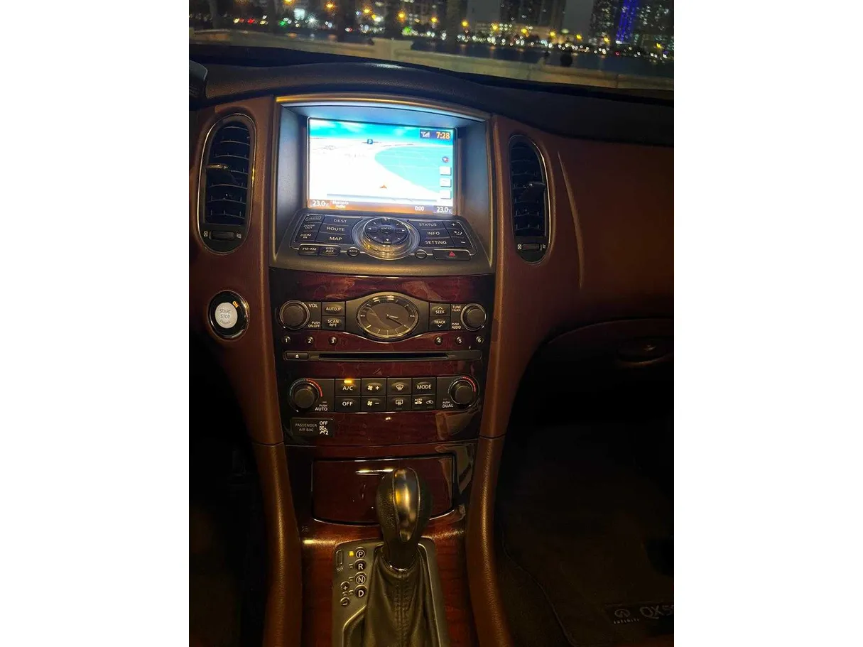 Car image 24
