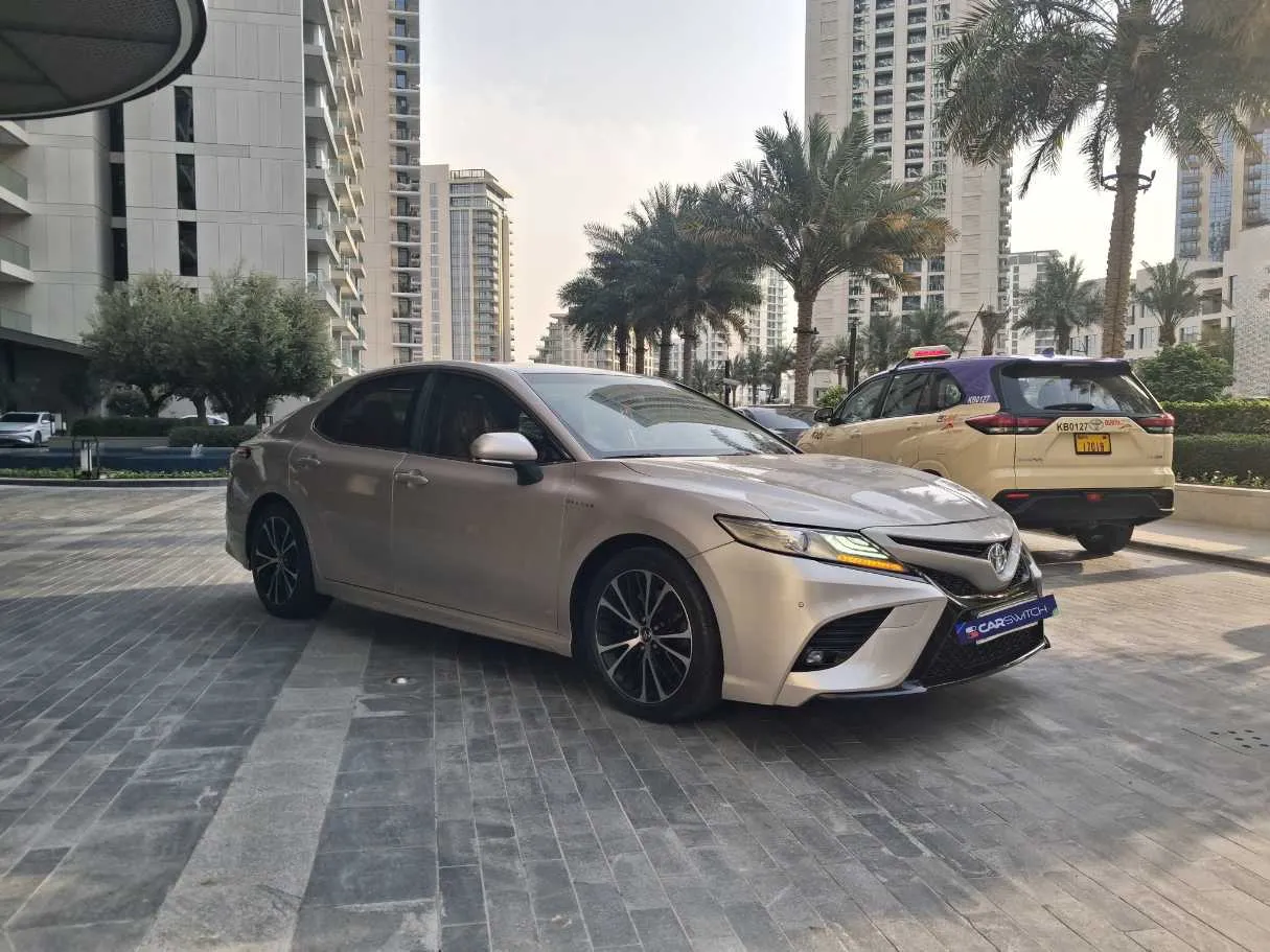 Car image 3